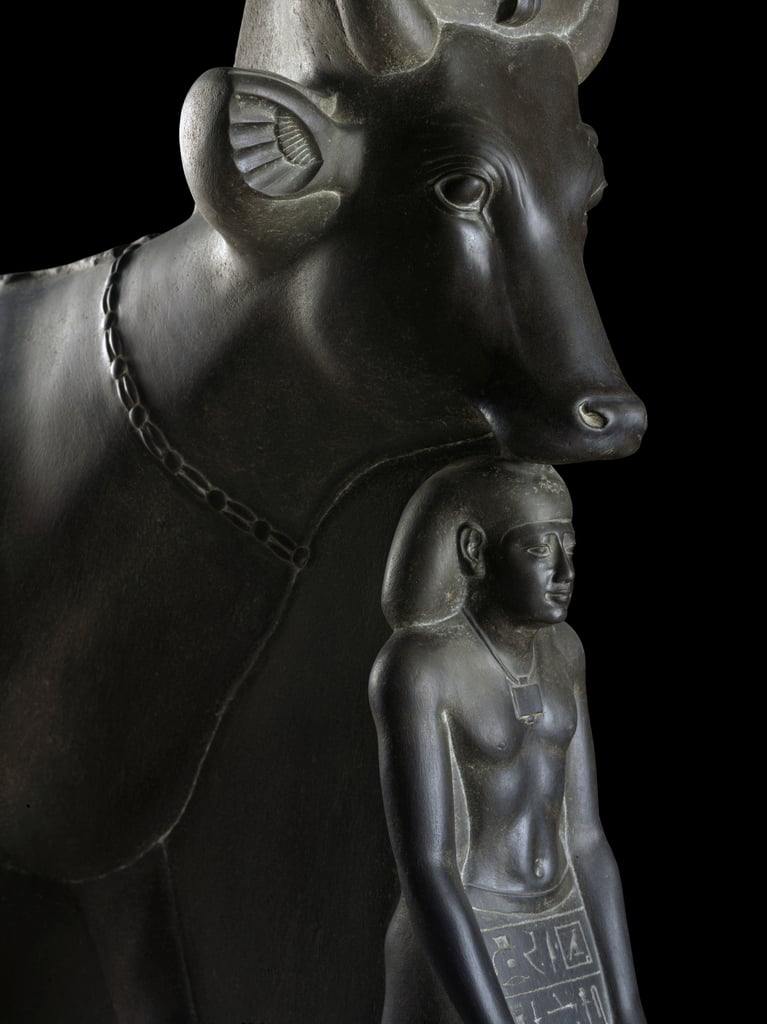 Statua della dea Hathor che protegge Psamtik
