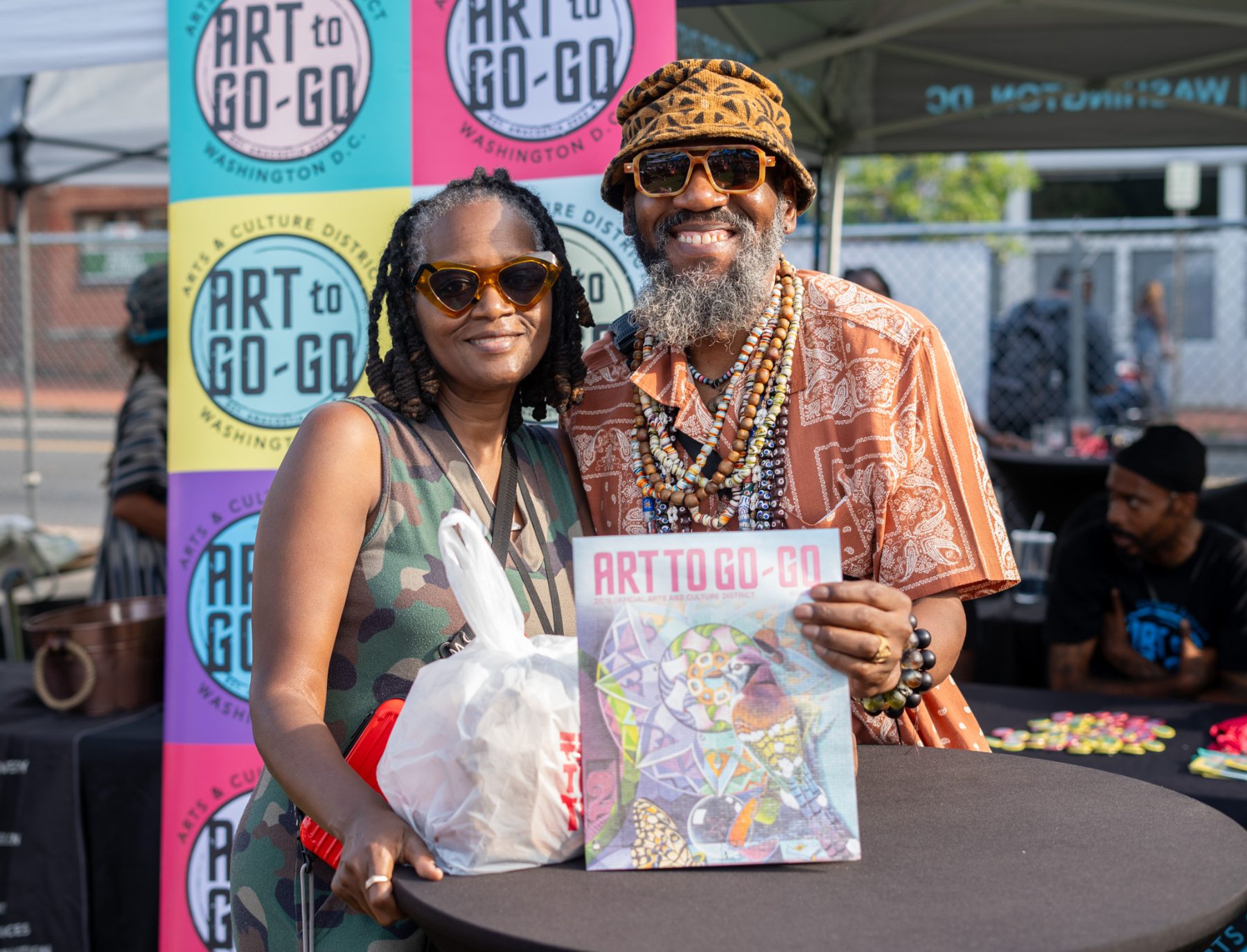 Couple holding Art to GoGo