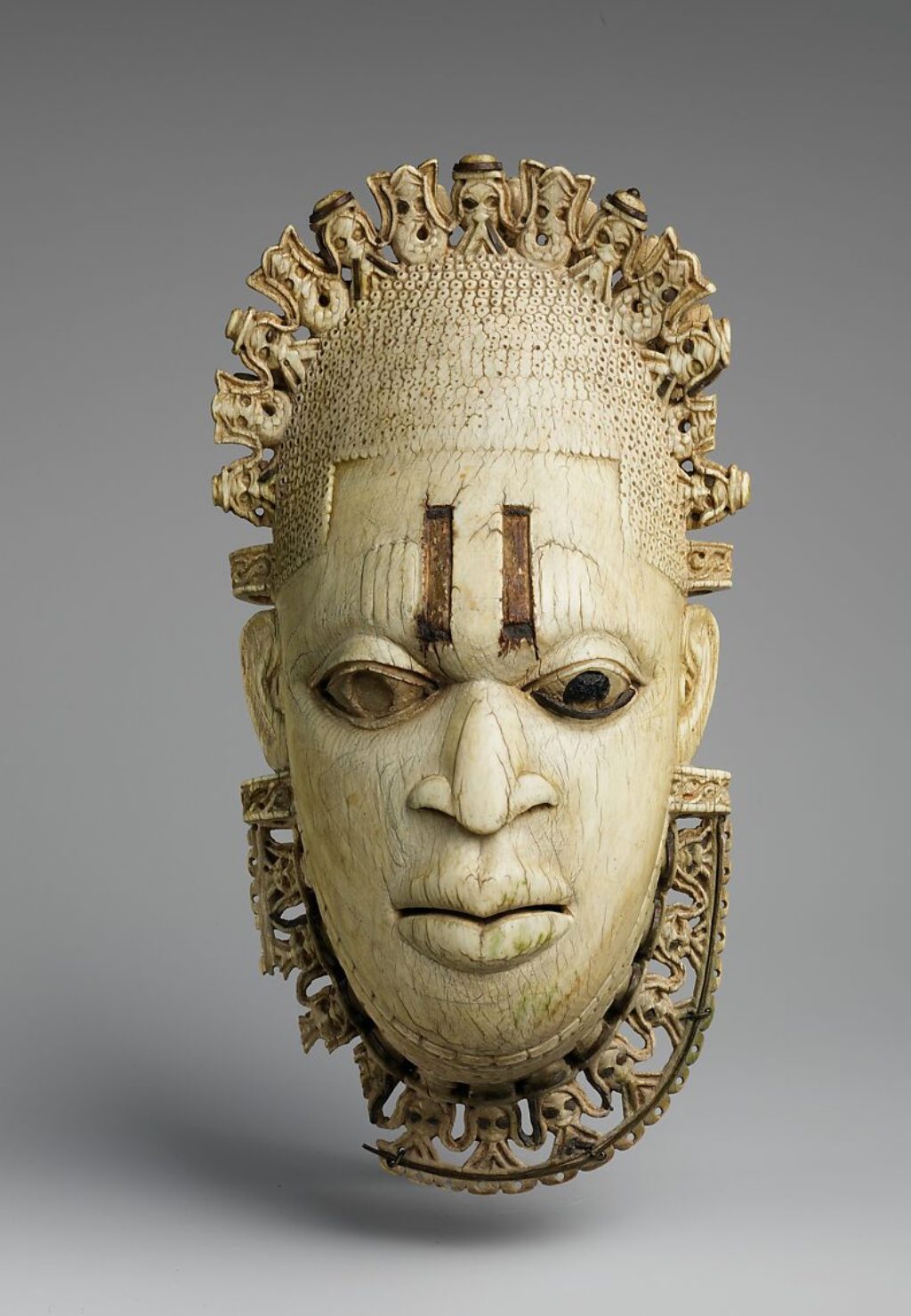Ìgbèsànmwà (ivory- and wood- carving guild) artists 16th century
