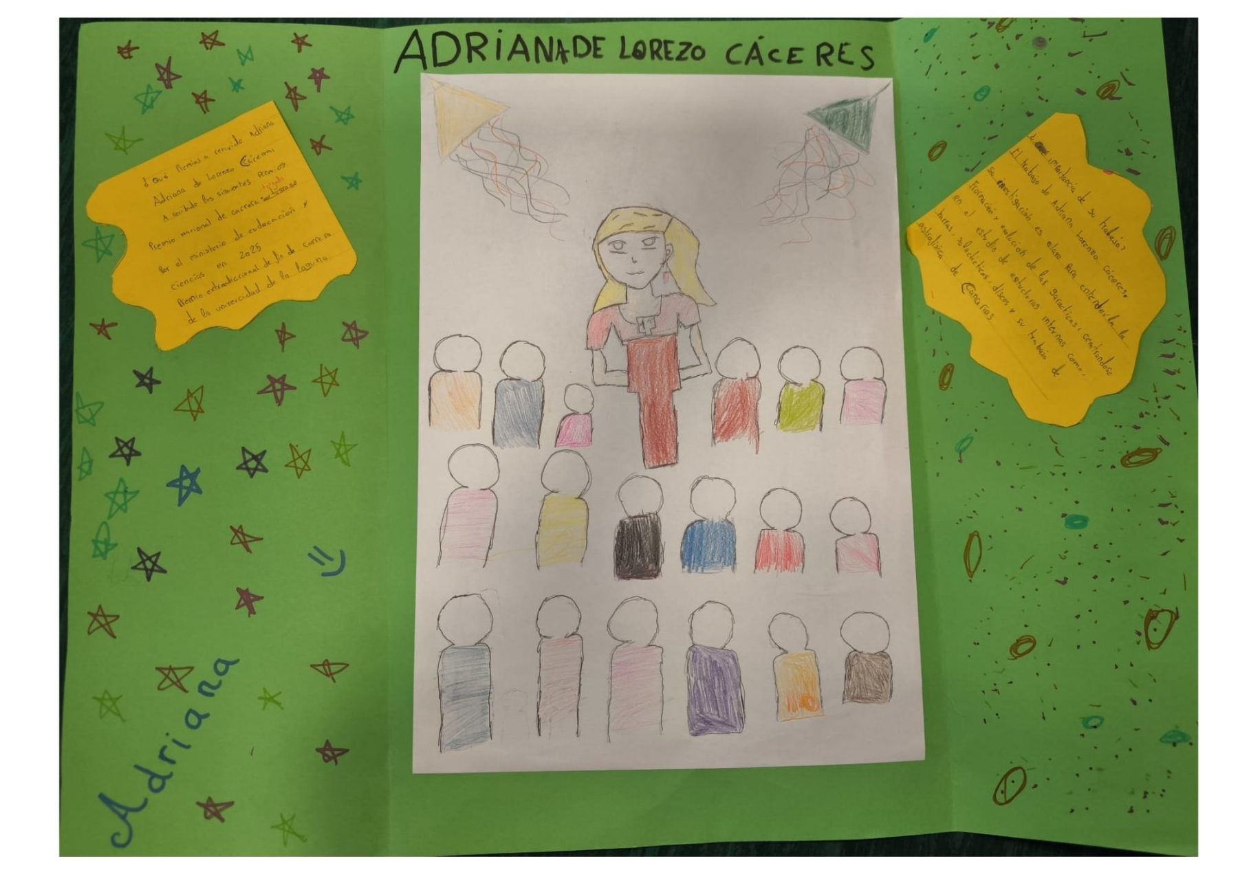 Adriana recibiendo un premio