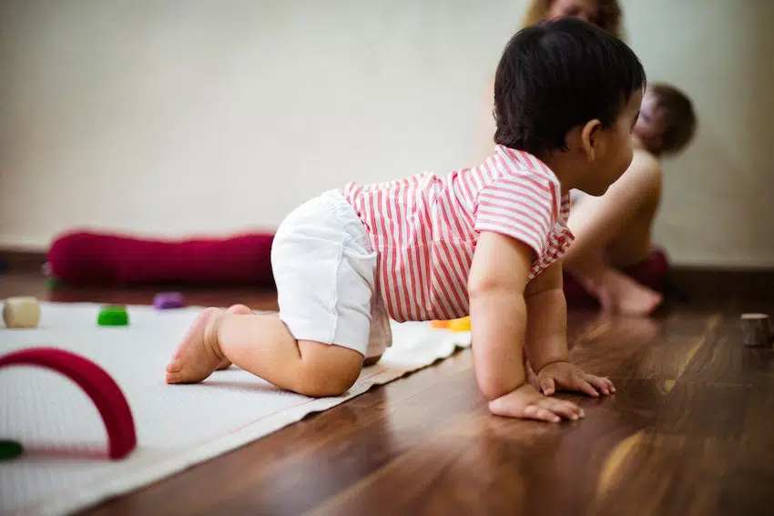 No poner al niño nunca en una posición que no domine por sí mismo