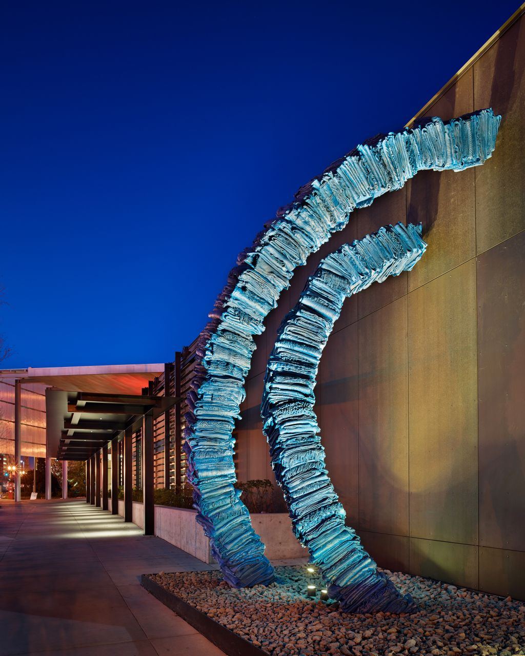 Marie Watt, Blanket Stories: Transportation Object, Generous Ones, Trek, 2014. Bronze with patina, 18 ft. high.